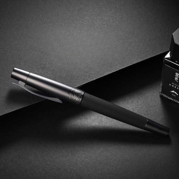 Caneta de Metal Preto Titânio